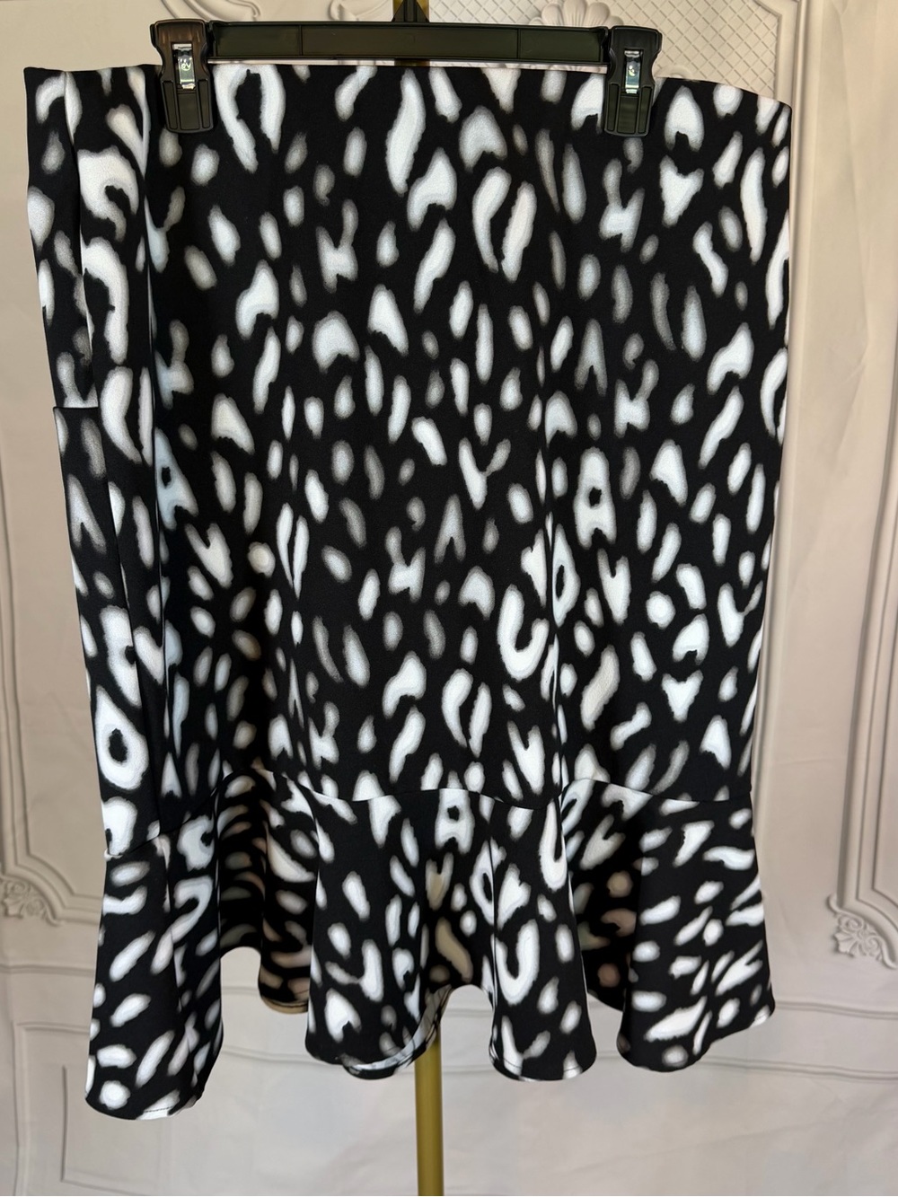 Bold Elements Women’s Size 1X Black White Animal Print Peplum Skirt Trendy